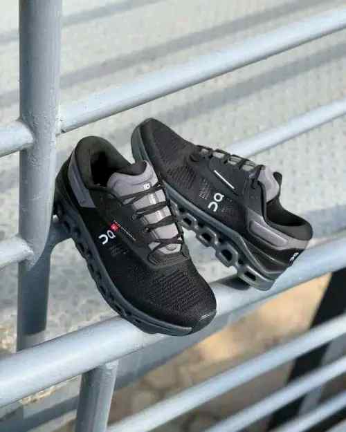 on Cloud stratus 3 - Black