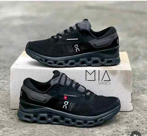 on Cloud stratus 3 - Black