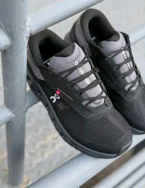 on Cloud stratus 3 - Black