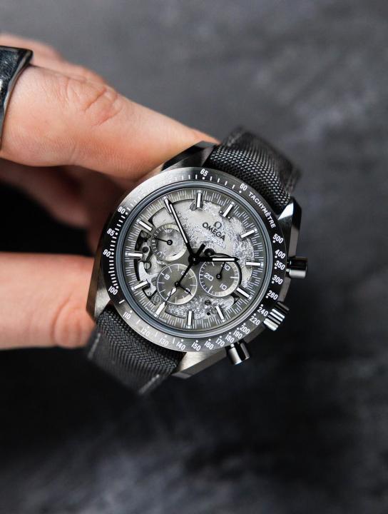 Omegg_a  Speedmaster Dark Side of the Moon