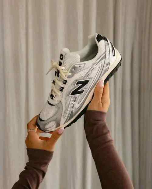 Neww Balance 204L Silver Black Metallic