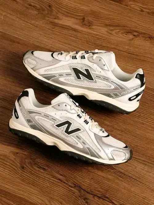 Neww Balance 204L Silver Black Metallic