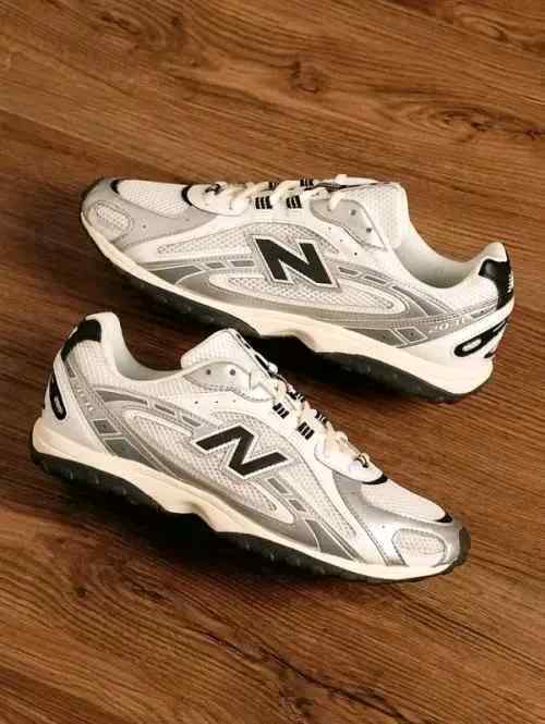 Neww Balance 204L Silver Black Metallic