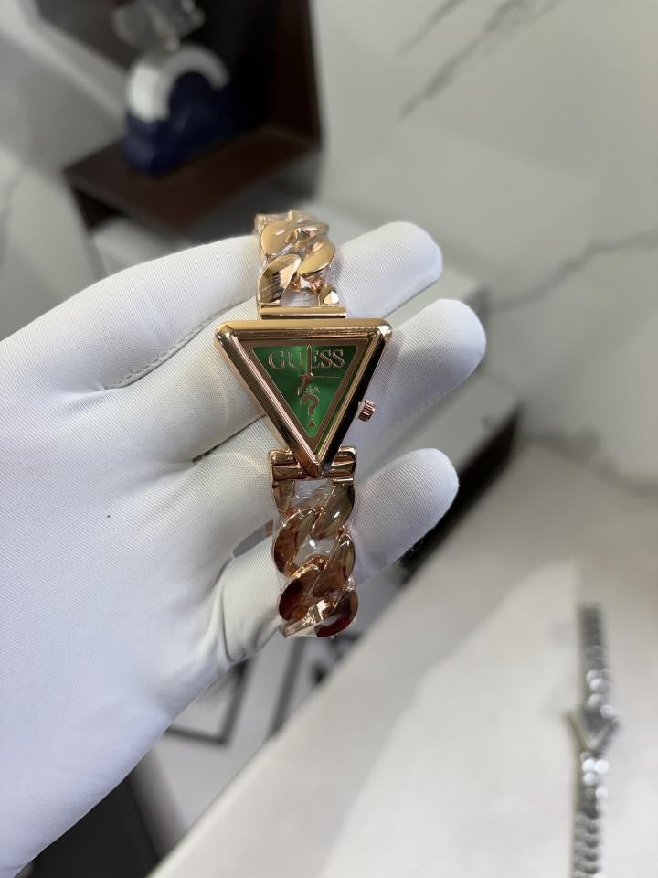 GUESSS FAME TRI ANGLE WATCH 878