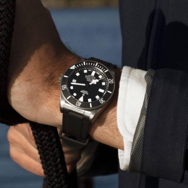 TUDO R PELAGOS RUBBER STRAP AUTOMATIC BLACK 260