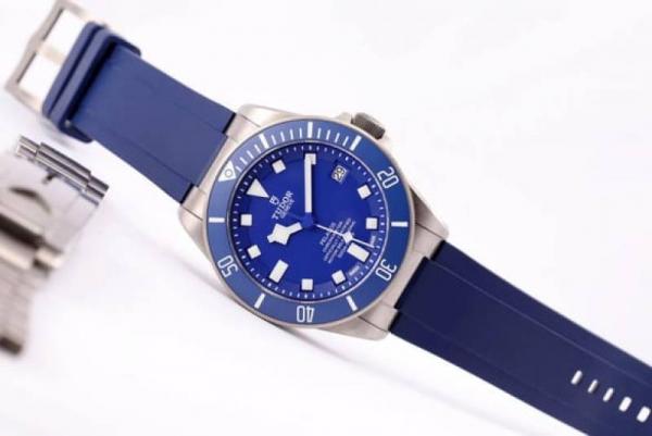 TUDO R PELAGOS RUBBER STRAP AUTOMATIC BLUE 246