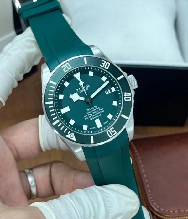 TUDO R PELAGOS RUBBER STRAP AUTOMATIC GREEN 247