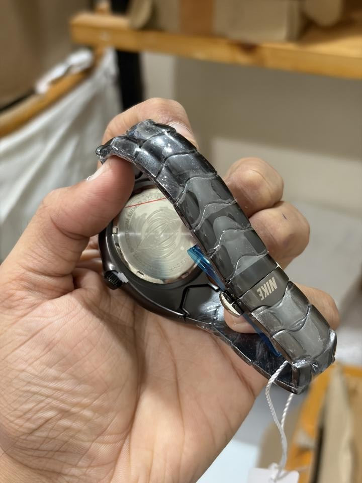 NIK KE TRIAX BLACK WHITE 884