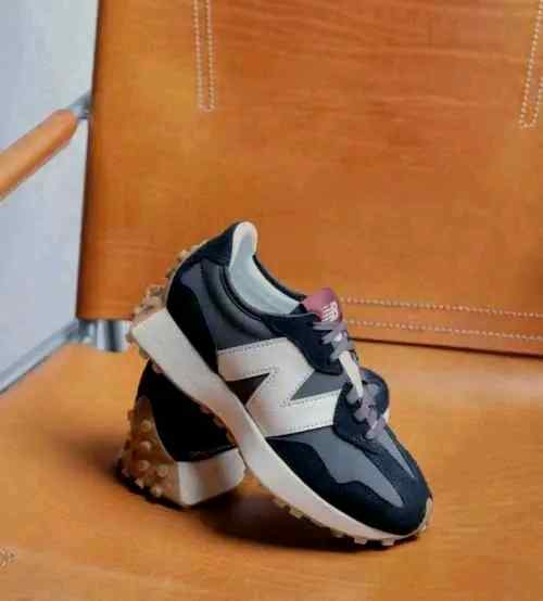 Neww Balance 327 Black White