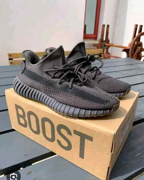 Adidaass Yeezy Boost 350 V2 Black Cinder Semi UA non reflective