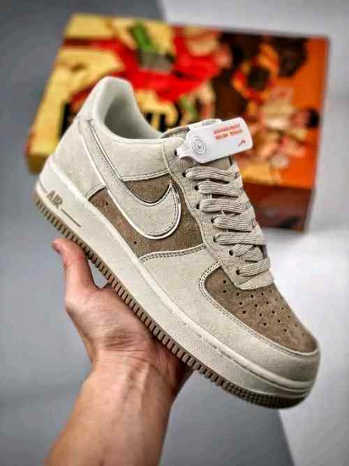 NIKkEE AIRFORCE 1 LOW AKIRA 2025