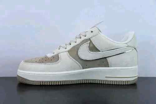 NIKkEE AIRFORCE 1 LOW AKIRA 2025