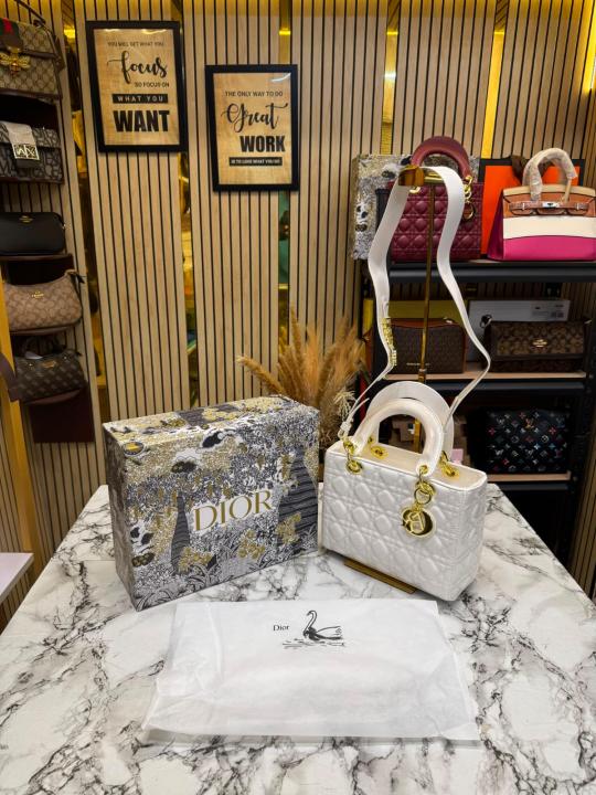 Christian Dio Medium lady Glossy Handbag With Box And Dust Bag (white) 1809