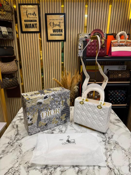 Christian Dio Medium lady Glossy Handbag With Box And Dust Bag (white) 1809