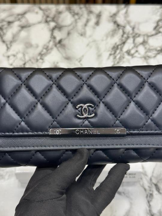 CHANE PREMIUM LONG WALLET WITH OG BOX 2050 ( BLACK)