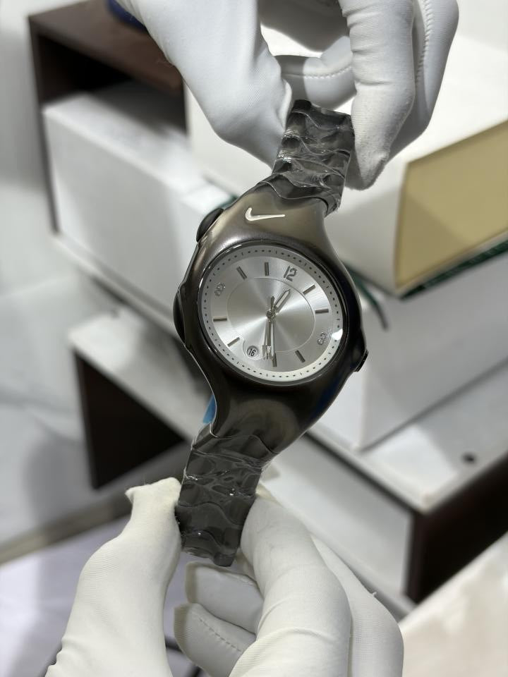NIK KE TRIAX BLACK WHITE 884