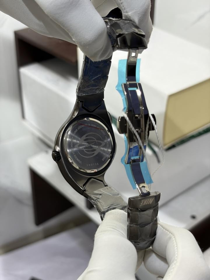 NIK KE TRIAX BLACK WHITE 884