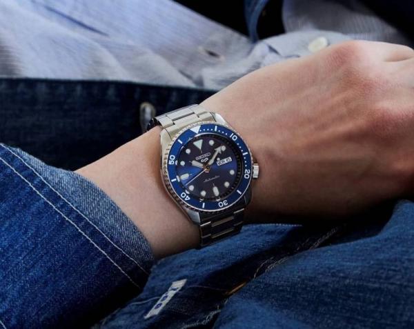 Seiko 5 Sports Automatic silver Blue