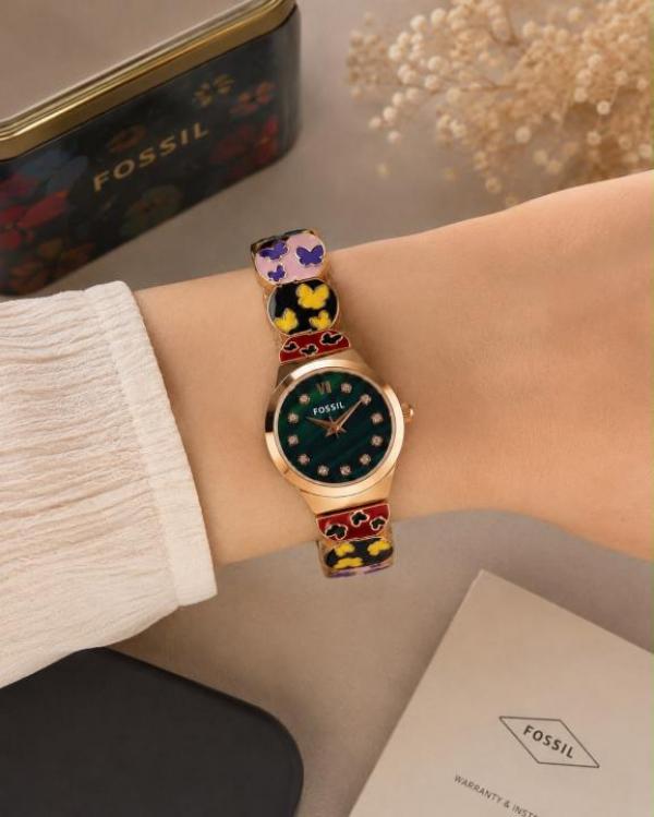 FOSSIIL GREEN ANALOG LADY 909