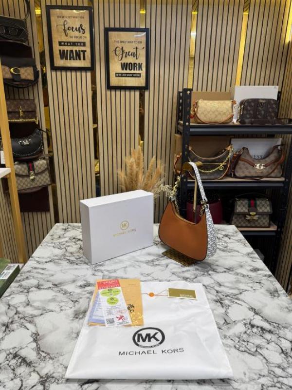Michael Kor Mk Signature Chain Shoulder Bag With Leather Trim (Vanilla Brown)(62306)