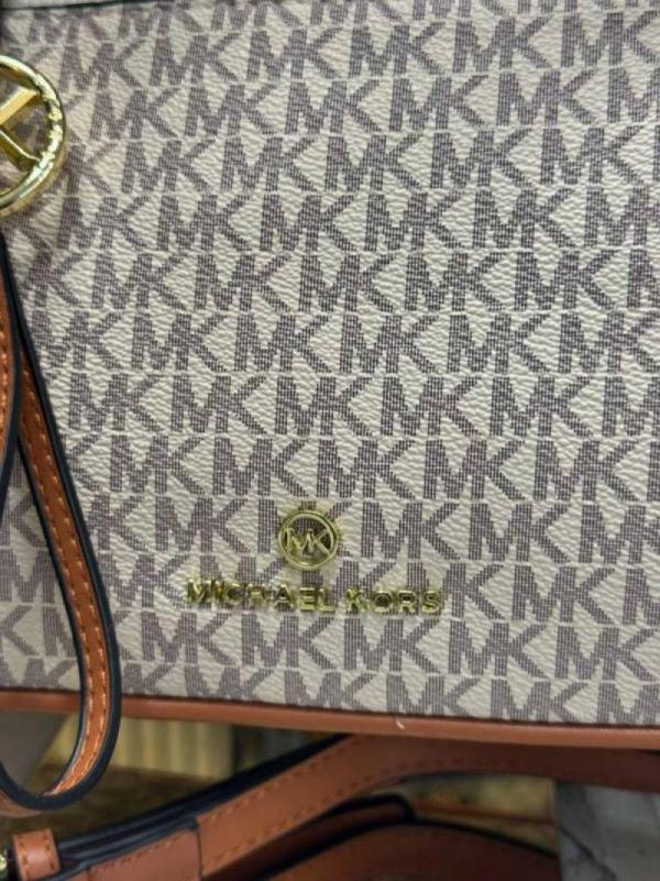 Michael Korrs Jet Set Charm Shoulder Bag With Box And Dust Bag (100809-Beige)