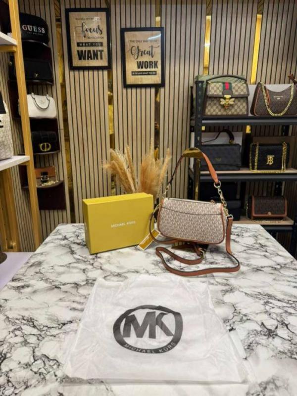 Michael Korrs Jet Set Charm Shoulder Bag With Box And Dust Bag (100809-Beige)