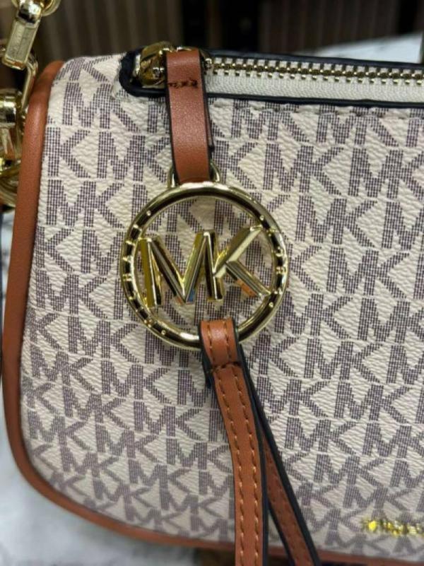 Michael Korrs Jet Set Charm Shoulder Bag With Box And Dust Bag (100809-Beige)