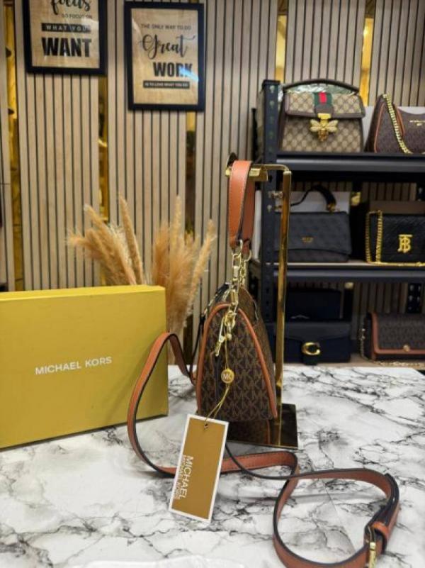 Michael Korrs Jet Set Charm Shoulder Bag With Box And Dust Bag (100809-Brown)