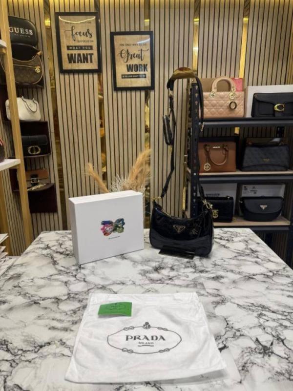 PRADDA RE EDITION GLOSSY BAG WITH OG BOX DUST BAG CARD BLACK DAMAGE BOX