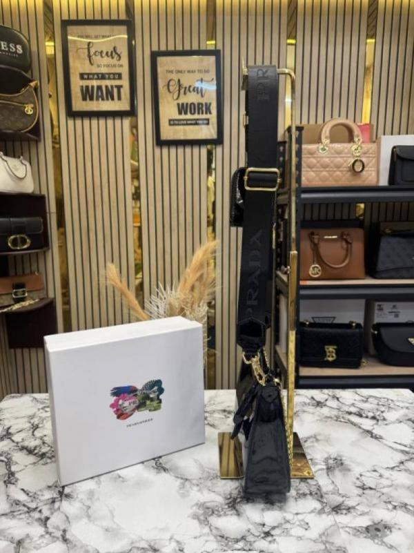 PRADDA RE EDITION GLOSSY BAG WITH OG BOX DUST BAG CARD BLACK DAMAGE BOX