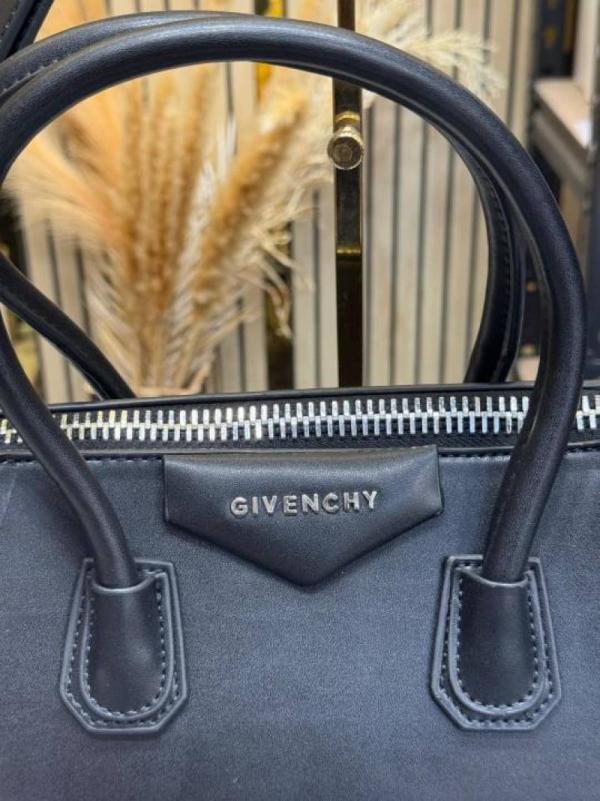 Givenchy Logo Stamped Antigona Hand Bag With Dust Bag (Black-8680)