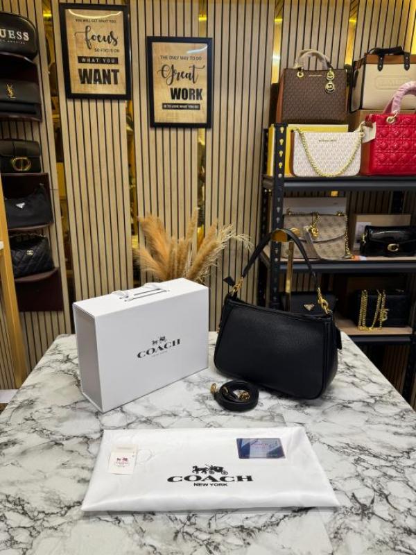 Coac Penelope Shoulder Bag in Signature Canvas With Magnetic Box And Dust Bag (Black 8386)