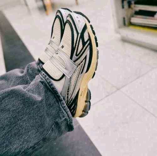 Neww Balance 1906L Silver Metallic Cream
