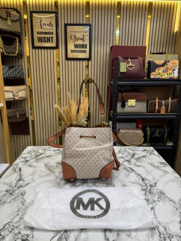 Michael Kor Mercer Premium Quality Bucket Bag With Dust Bag (Beige) (V-198)