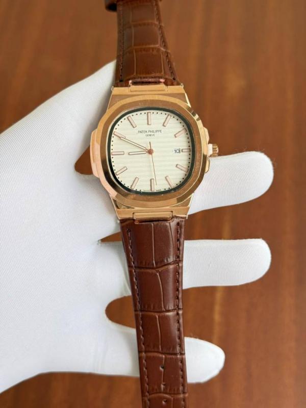 Patek Philipp Nautilus Quartz Leather