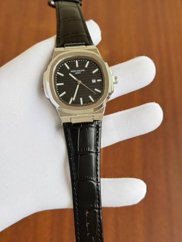 Patek Philipp Nautilus Quartz Leather