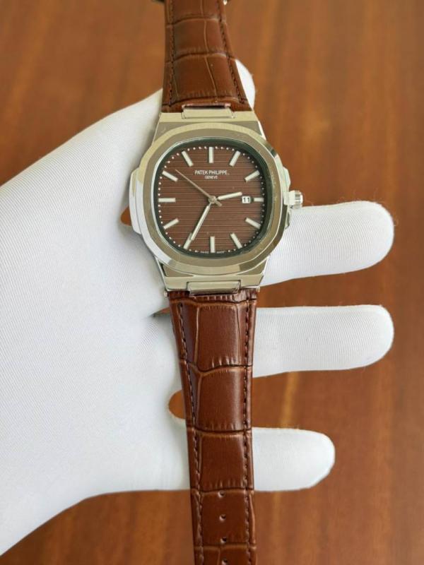 Patek Philipp Nautilus Quartz Leather
