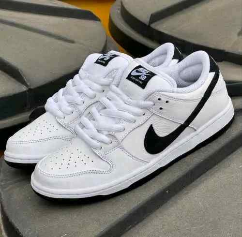 nikk e dunk low white black