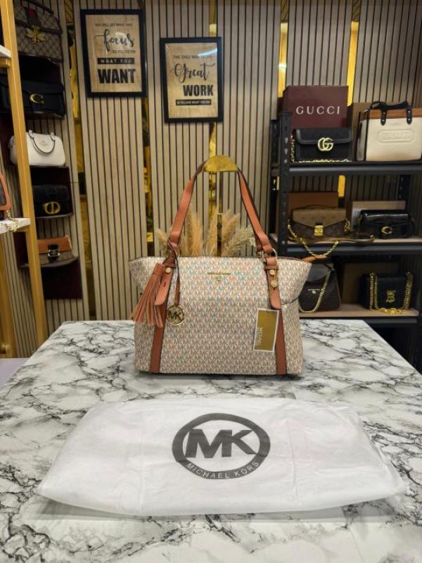 Michael ors Sullivan Side Cut Tote Bag With Dust Bag (Beige)