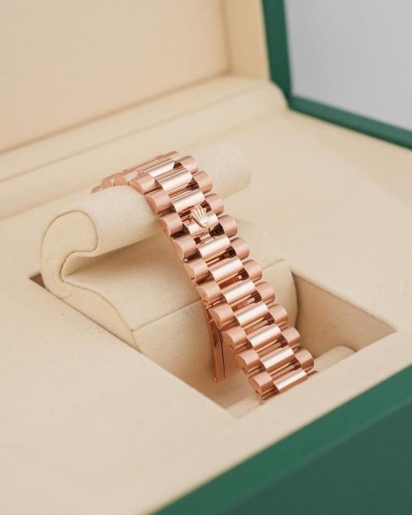 Roleex Day-Date 40 Roman Numerals Everose Gold Sundust Pink Dial