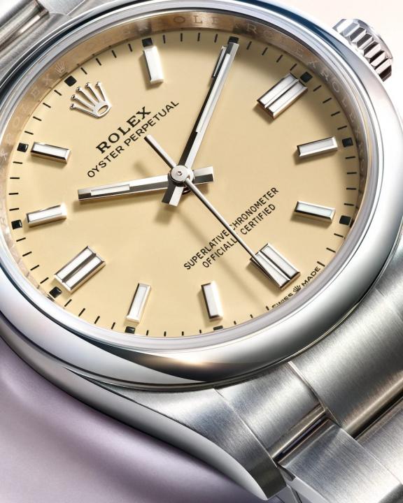 Roleex Oyster Perpetual 41 Silver Chain Beige Dial