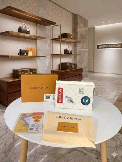Louiis vuitton mens toiletry messenger pouch with OGBOX DUSTCOVER CARD