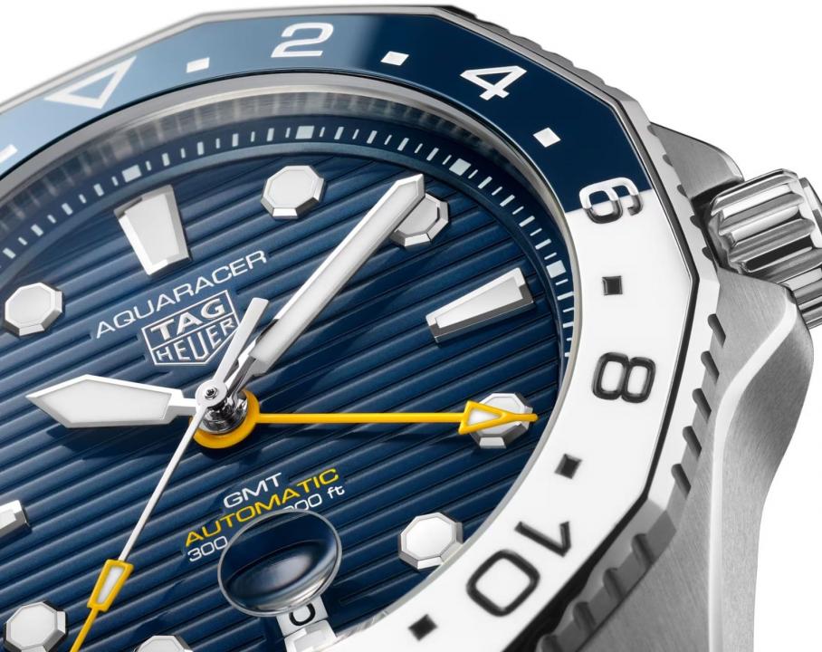 Tag Heueer Aquaracer Professional 300 GMT Blue Rubber Strap with Blue Dial