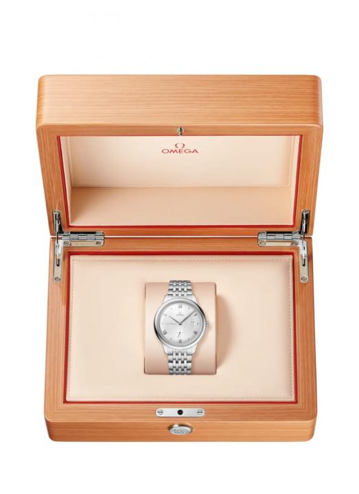 Omegga De Ville Prestige Co-Axial Chronometer Small Second Timepiece Silver White Dial