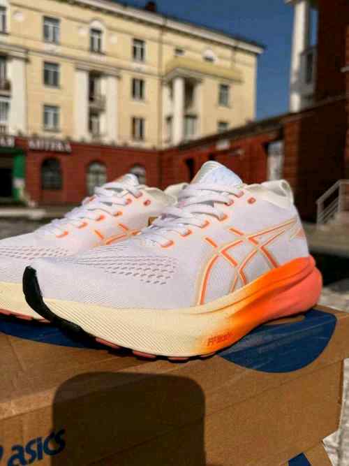 ASICcSS Gel-Kayano 31White Faded Orange