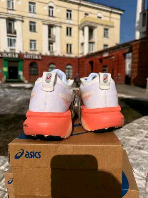 ASICcSS Gel-Kayano 31White Faded Orange