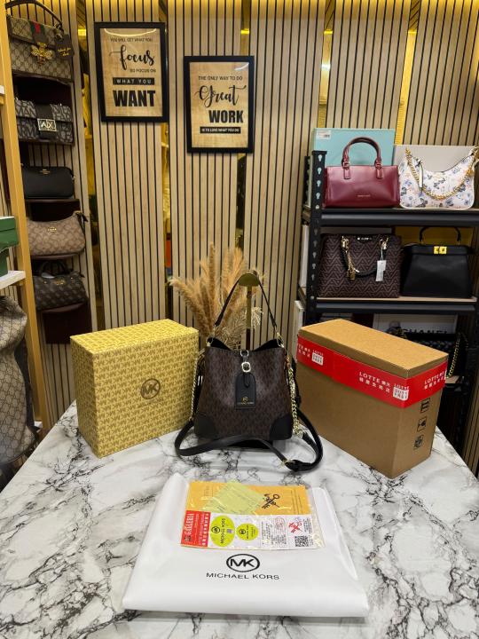 Michael Kor Mk Mercer Signature Bucket Bag with Double Box And Dust Bag (Coffee) (60429)