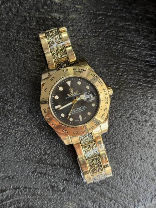 Role Vintage Gold Black Quartz