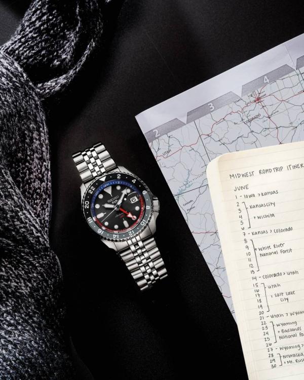 Seiko 5 Sports Japan Machine silver Black Red & blue