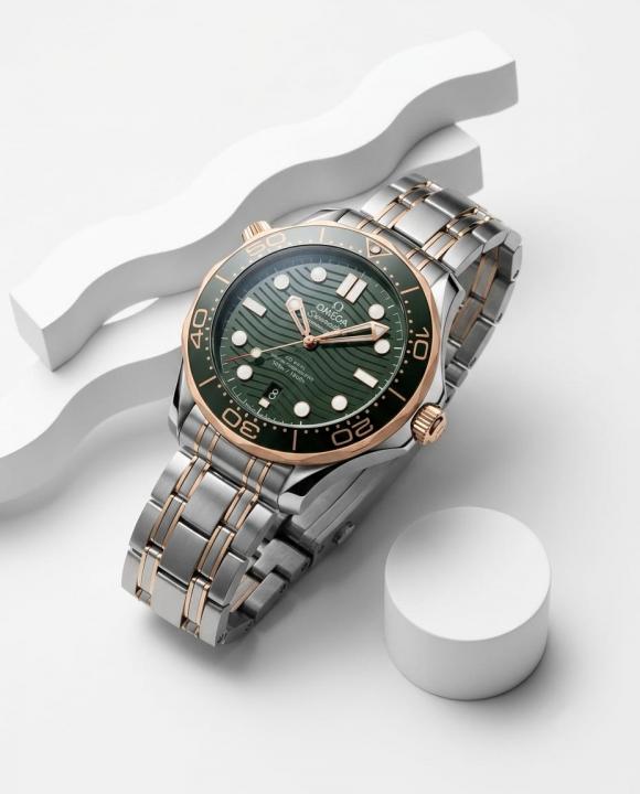 Omegg_a Seamaster Diver 300M Automatic 2Ton-Copper-green